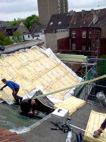 Steildach mit Dämmung belegt